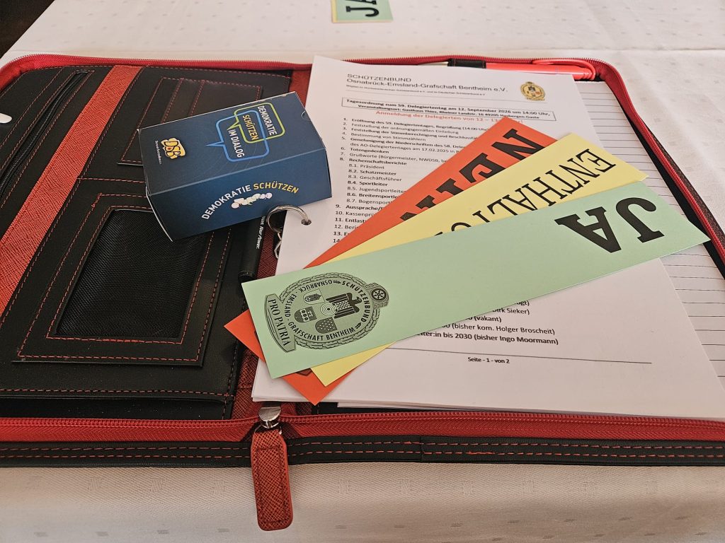 Tagungsunterlagen und Stimmkarten beim 59. Delegiertentag